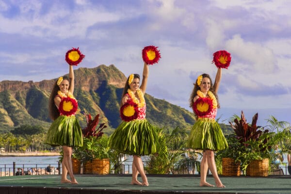 Discover the Magic of a Hawaiian Luau